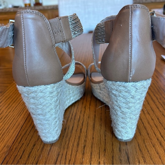 Fergalicious Gold Metallic Jute 4 1/4” Wedge Platform Heels Sandals Size 9 - Picture 4 of 12